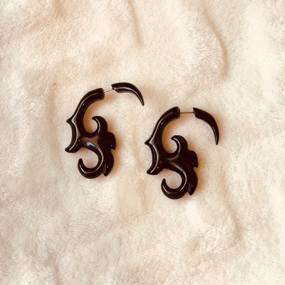Berry Black Earings